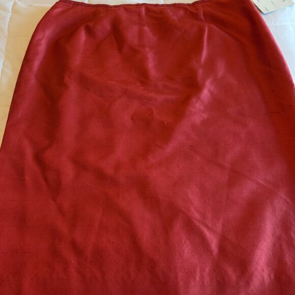 Dana Buchman 100% silk skirt NWT Red/rust colour. Size 14 - Picture 2 of 7